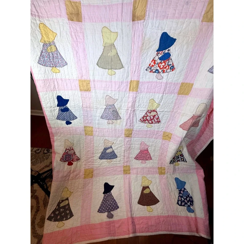 Vintage Handmade Sunbonnet Sue Applique Quilt Pink White Cotton Farmhouse 80x66